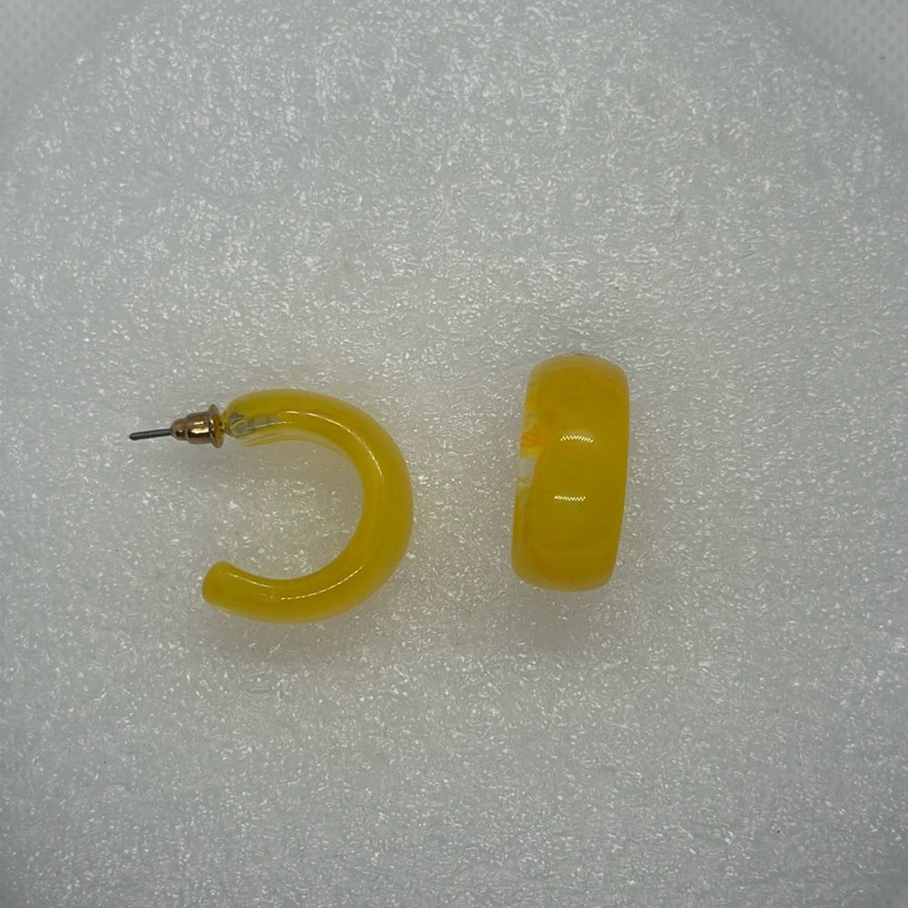 Retro Chic Translucent Yellow Hoop - Picture 5 of 15